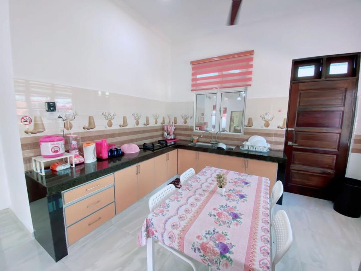 Hellokitty House - Unit 1 Villa Kuala Terengganu Kültér fotó